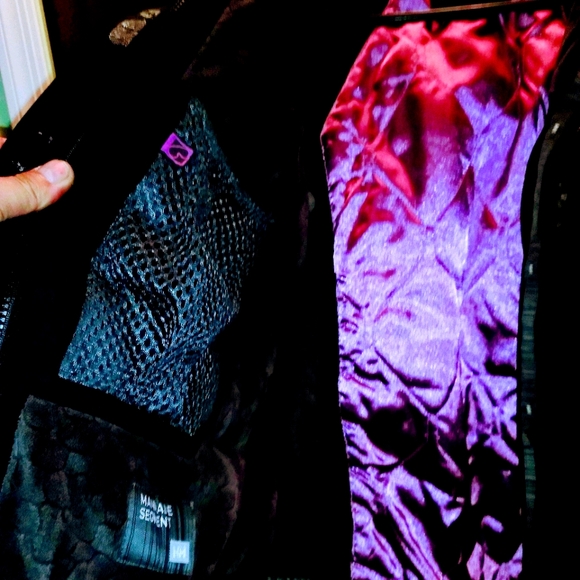 Well used Helly Hansen winter ski coat. - Picture 2 of 3